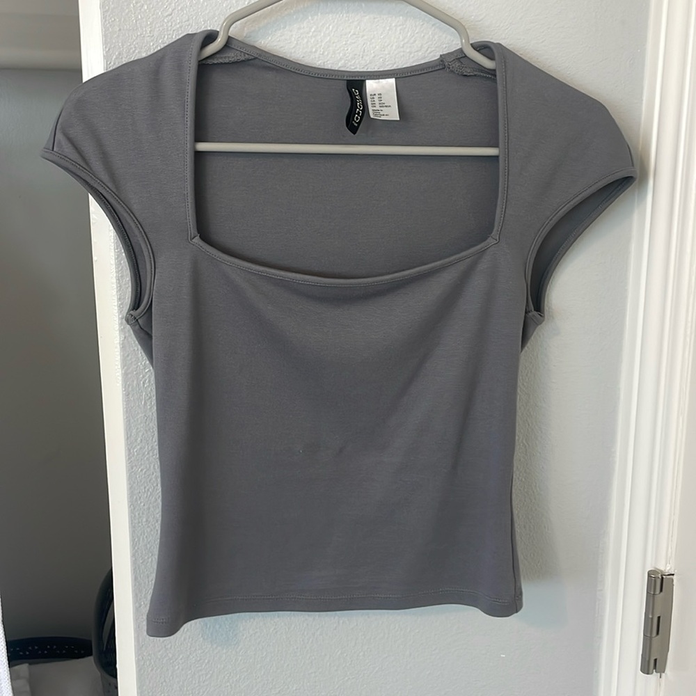 H & M Grey top